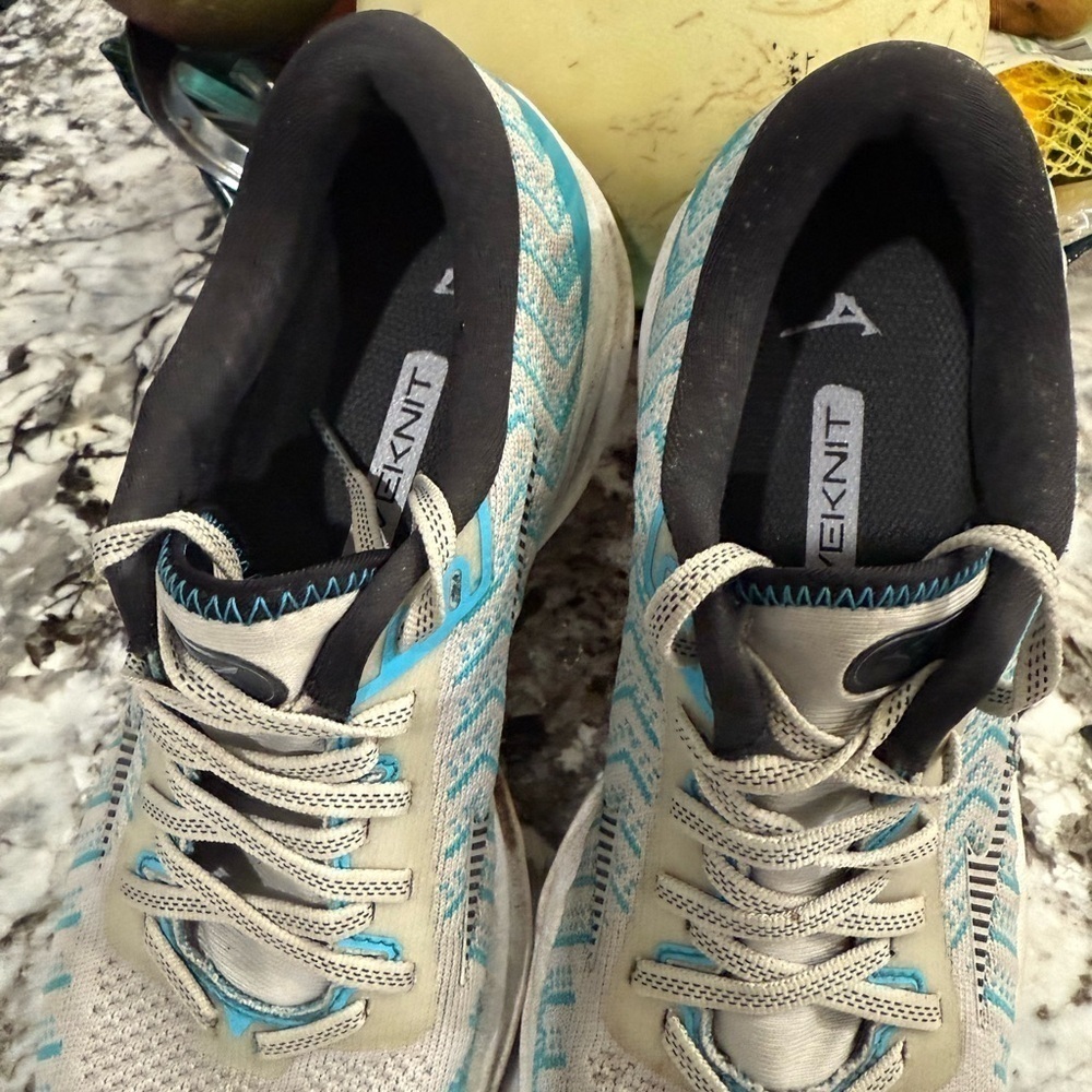Mizuno Wave Roder woman’s size 9.5 - Picture 15 of 16